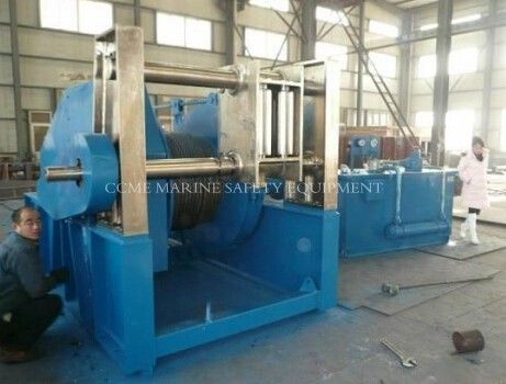 ونش سحب هيدروليكي لسطح السفينة المزود