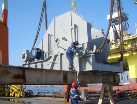 شاحنة بحرية مثبتة على رافعة النقطة المزود