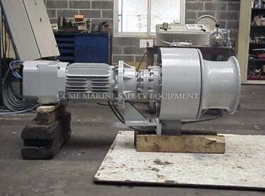 ونش عمودي كهربائي مثبت على سطح السفينة المزود