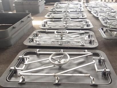 الباب الهيدروليكي البحري المنزلق المزود