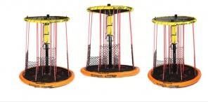 طاقم شبكة النيلون ينقل السلة إلى منصة النفط المزود