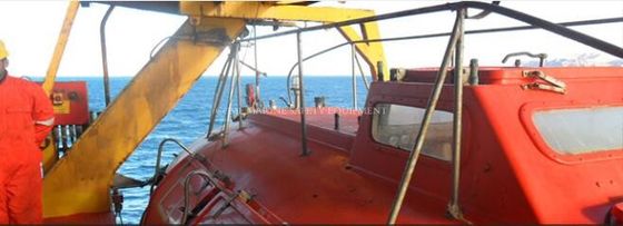 قوارب نجاة مغلقة بالكامل من النوع البحري المزود